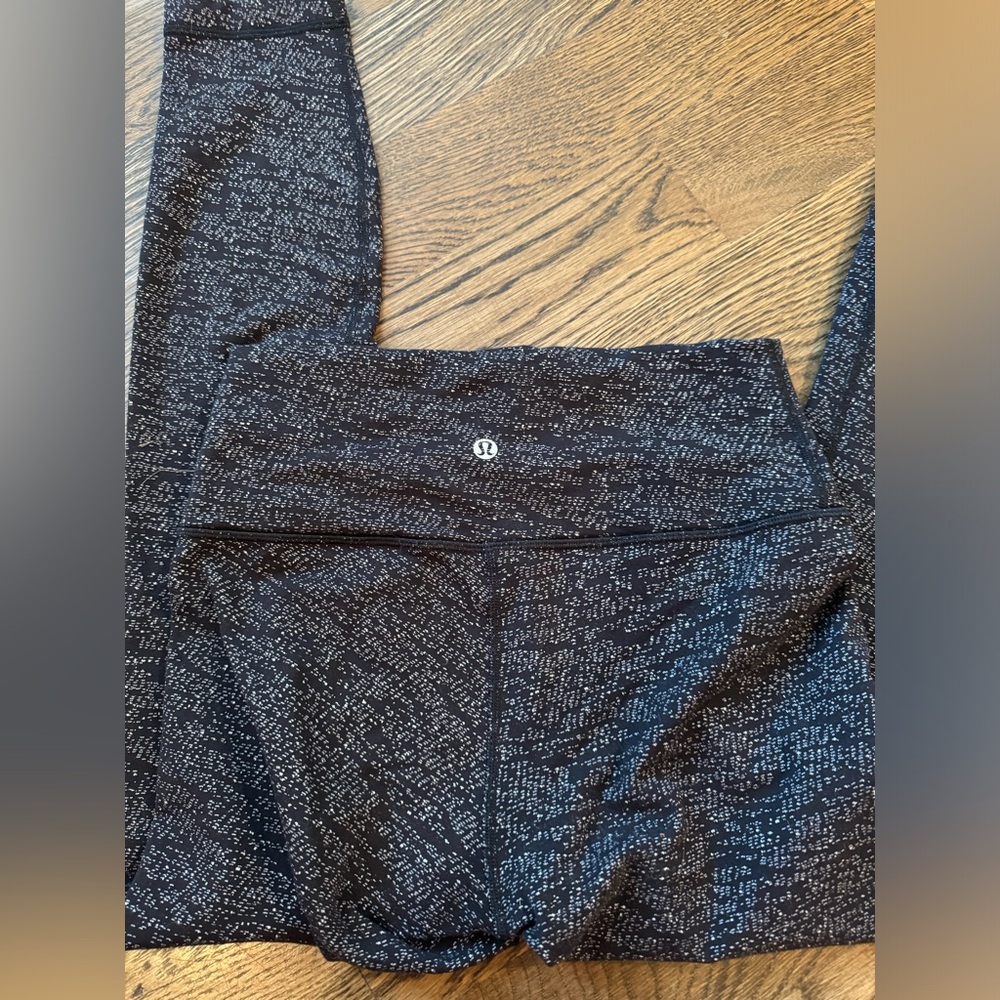 Lululemon leggings 7/8 burnout black size 6